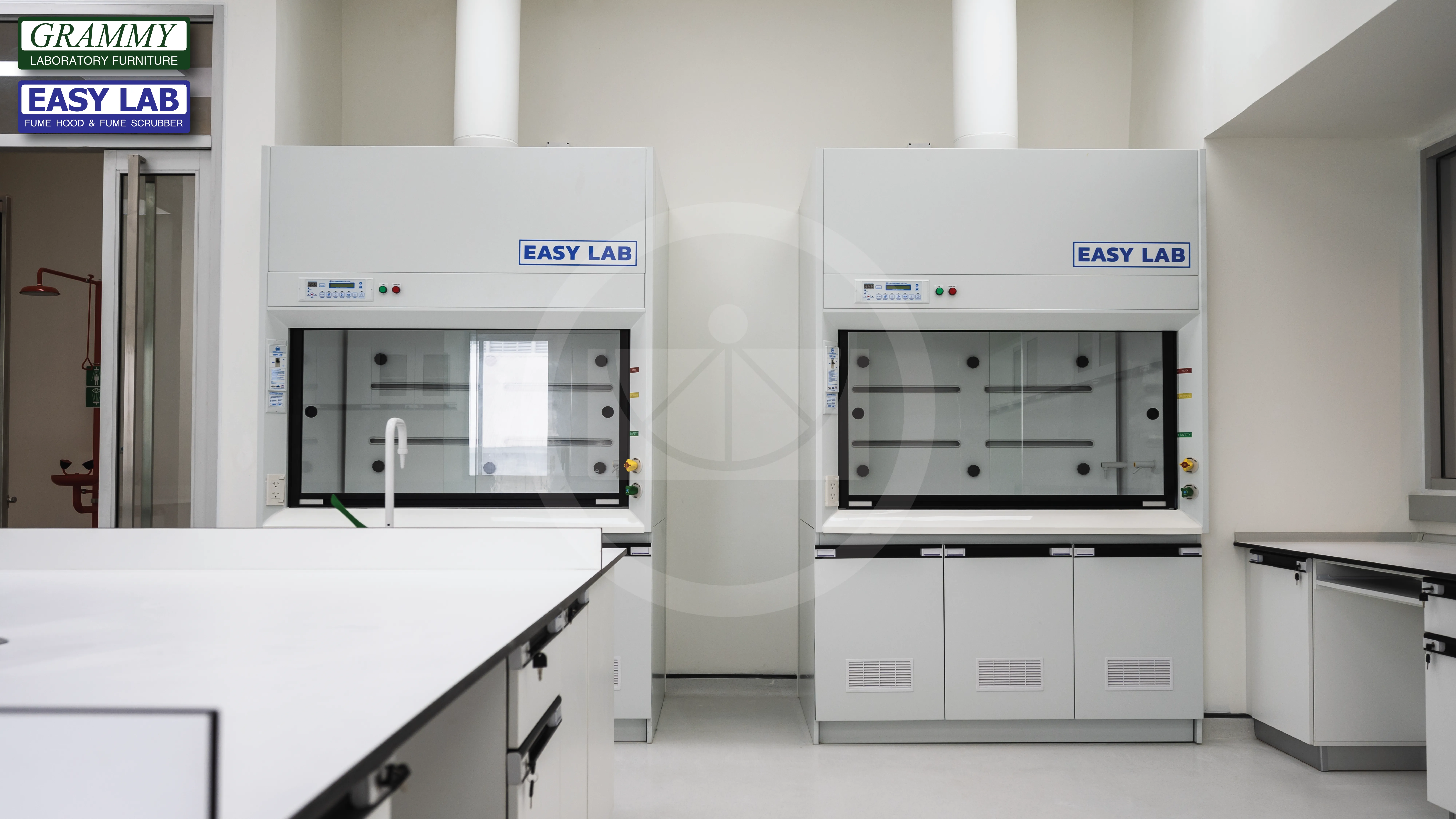 ติดตั้งโต๊ะปฏิบัติการ GRAMMY & ตู้ดูดควัน EASY LAB